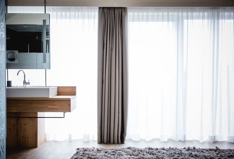 四人高级间, Gerl