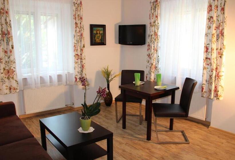 带1个卧室的舒适公寓, Pension Falkensteiner