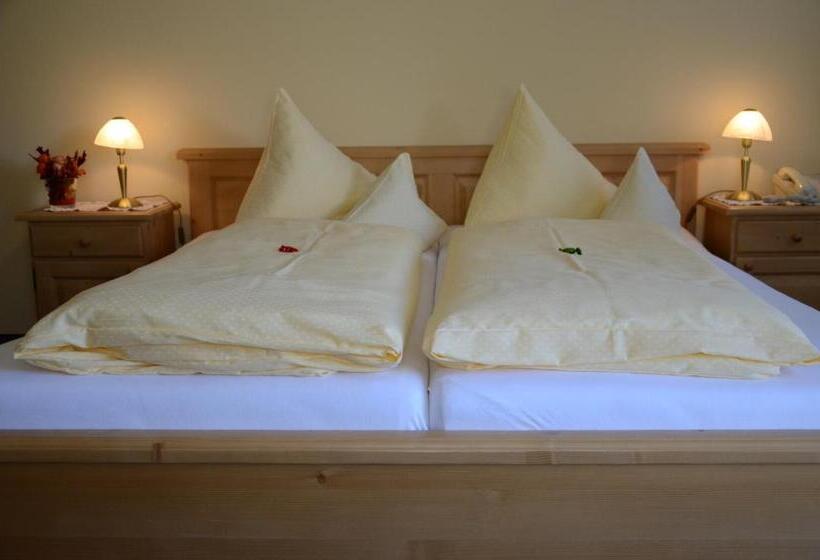 标准三人间, Pension Falkensteiner