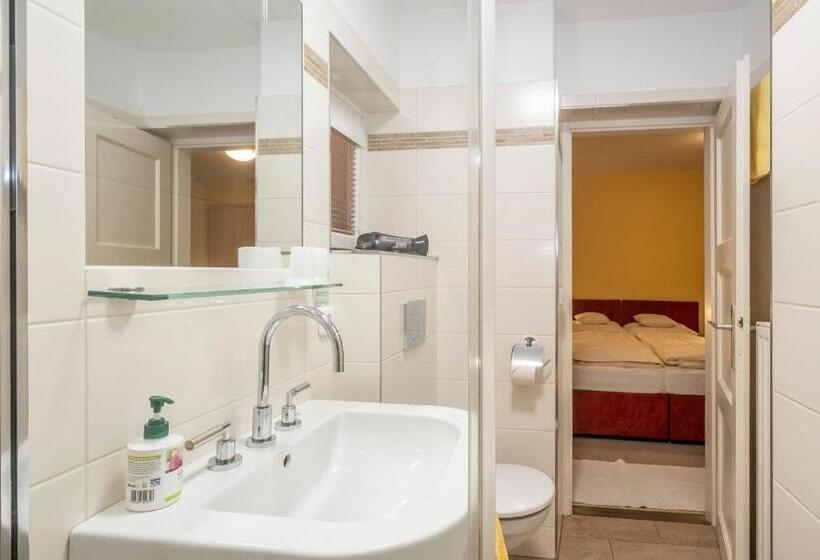 Апартаменты 2 Спальни, Pension Falkensteiner