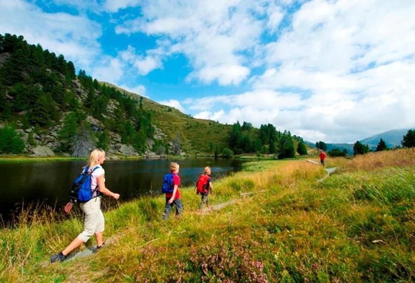 חדר משפחתי, Pension Gertraud