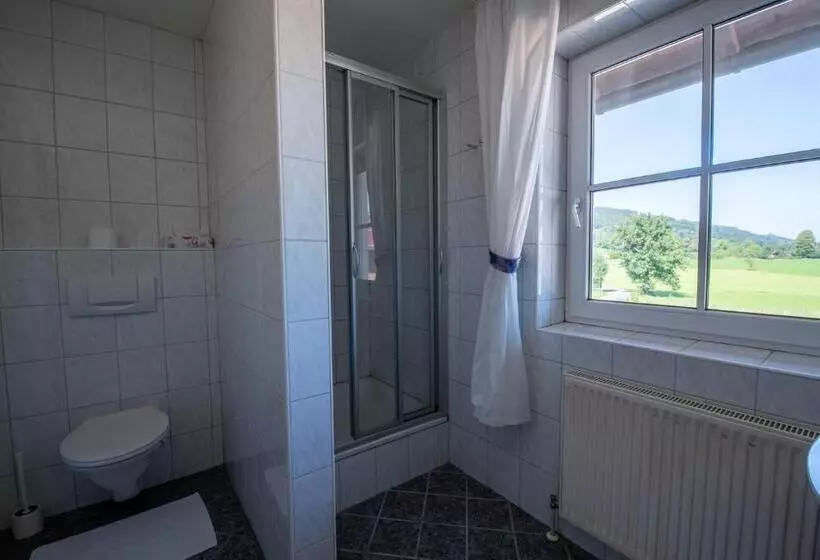 Huoneisto 2 Makuuhuonetta, Pension Zenzlgut