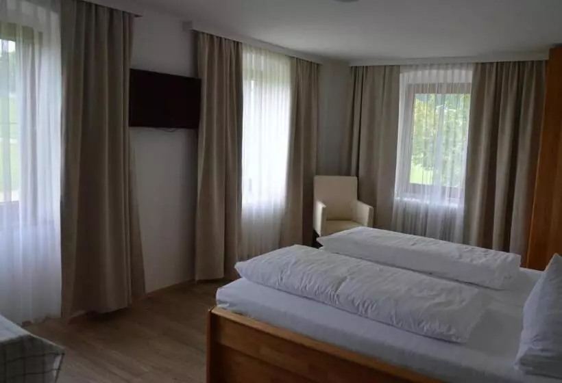 Huoneisto 2 Makuuhuonetta, Pension Zenzlgut