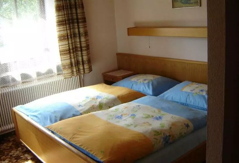 Standard-huone Puutarhanäkymä, Villa Löcker