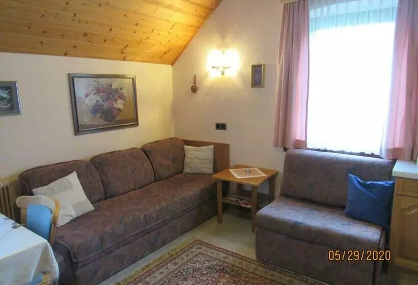 Huoneisto 1 Makuuhuone, Villa Löcker