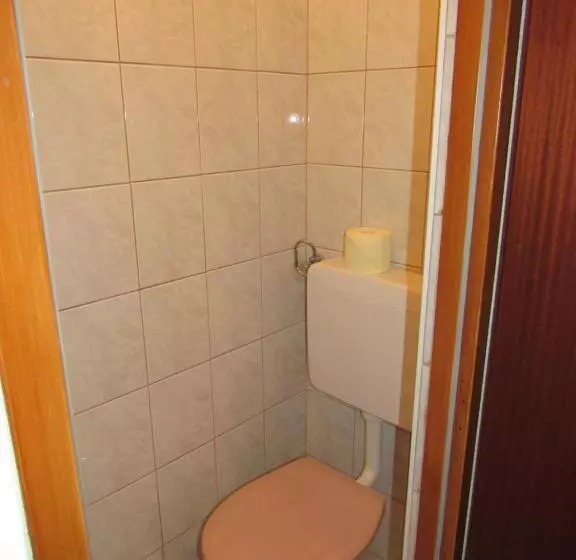 Huoneisto 1 Makuuhuone, Villa Löcker