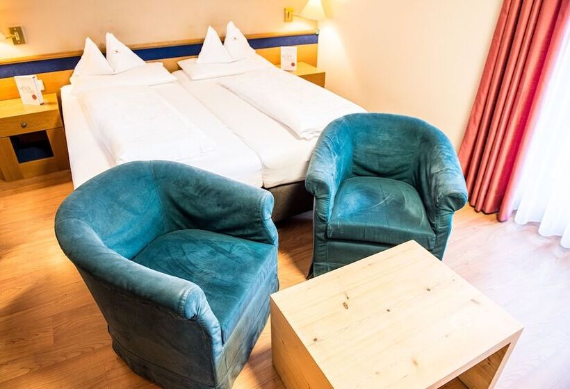 标准间带阳台, Alphotel Stocker Alpine Wellness