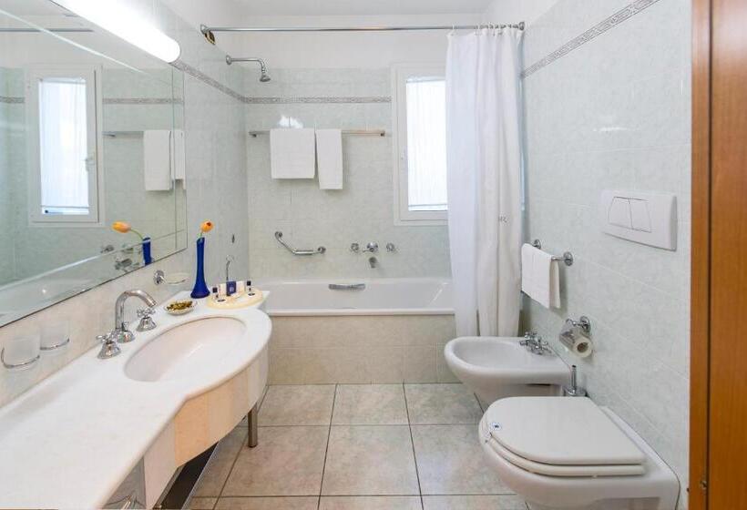 חדר סטנדרט, Ambassador