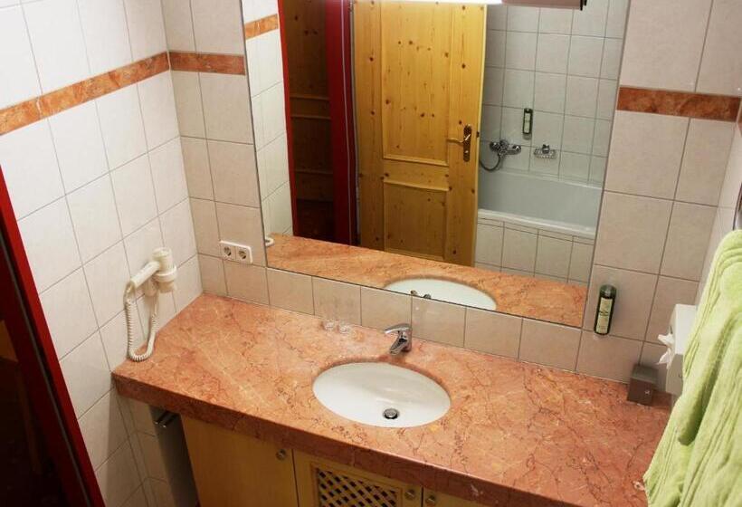 标准三人间, Berghof Nassfeld