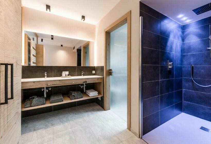 Люкс Deluxe Кровать Кинг, Clara