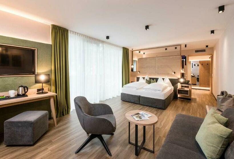 Люкс Deluxe Кровать Кинг, Clara