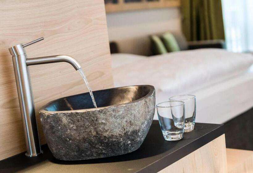 Люкс Deluxe Кровать Кинг, Clara