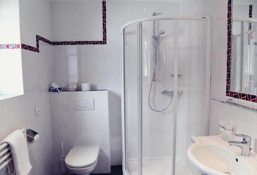 スタンダードトリプルルーム, Garni Burger