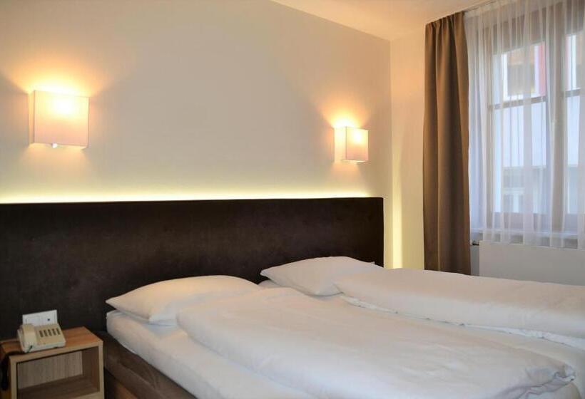 Номер Комфорт, Hecher