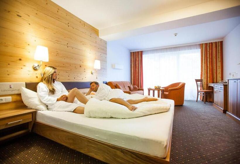 جناح جونيور, Lohningerhof