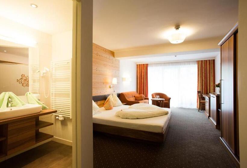 جناح جونيور, Lohningerhof