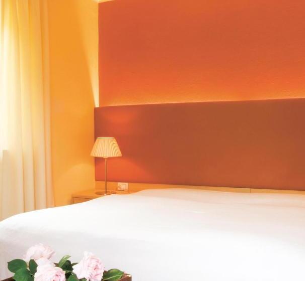 חדר סופריור לשלושה, Maratscher Kunst & Kultur