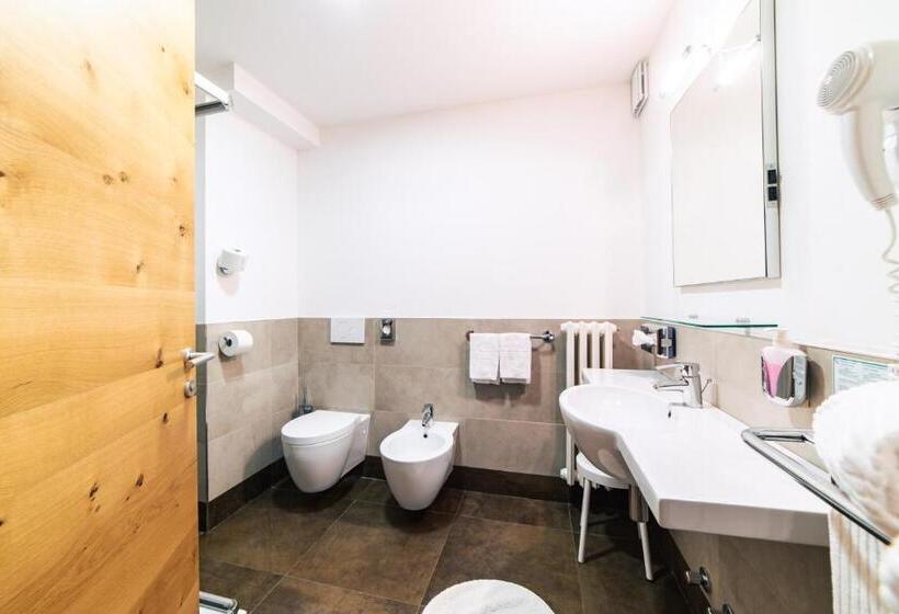 غرفة قياسية مطلّة علي الحديقة, Montana