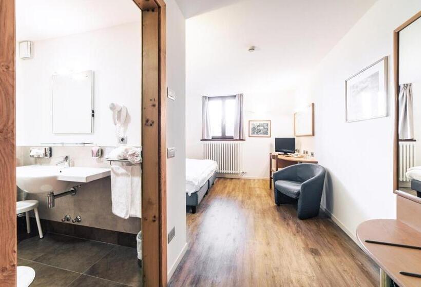 غرفة قياسية مطلّة علي الحديقة, Montana