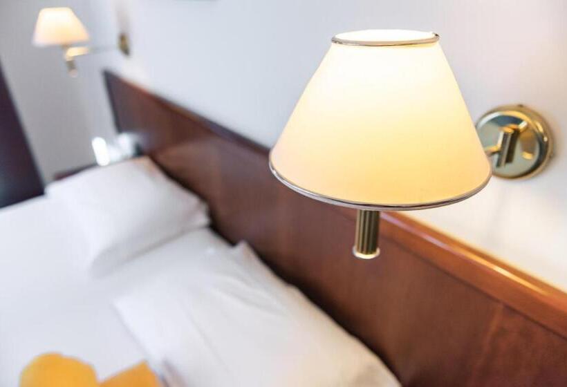 غرفة قياسية, Montana