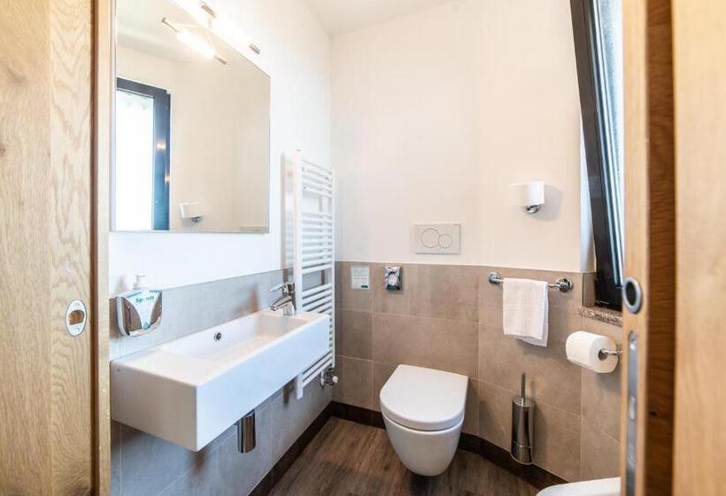 جناح جونيور مزوَّد بشرفة, Montana