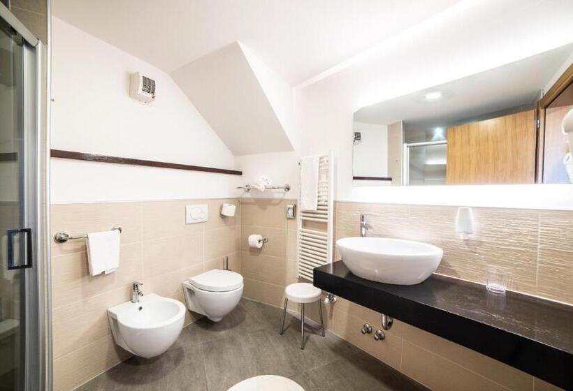 جناح عائلي, Montana