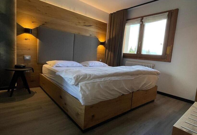 جناح مطلّ علي الجبل, Montana