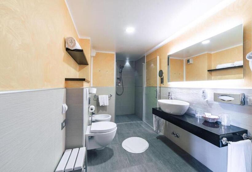 جناح عائلي, Montana