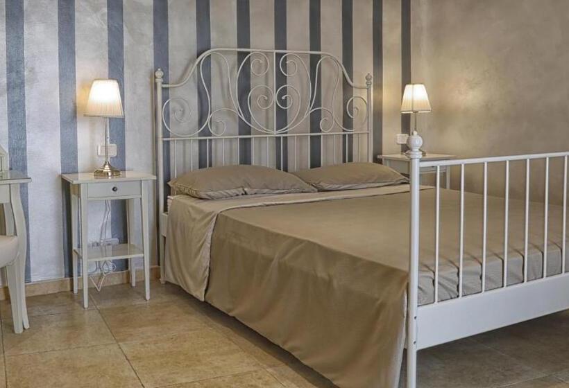 Superior Room with Terrace, Relais La Pretura