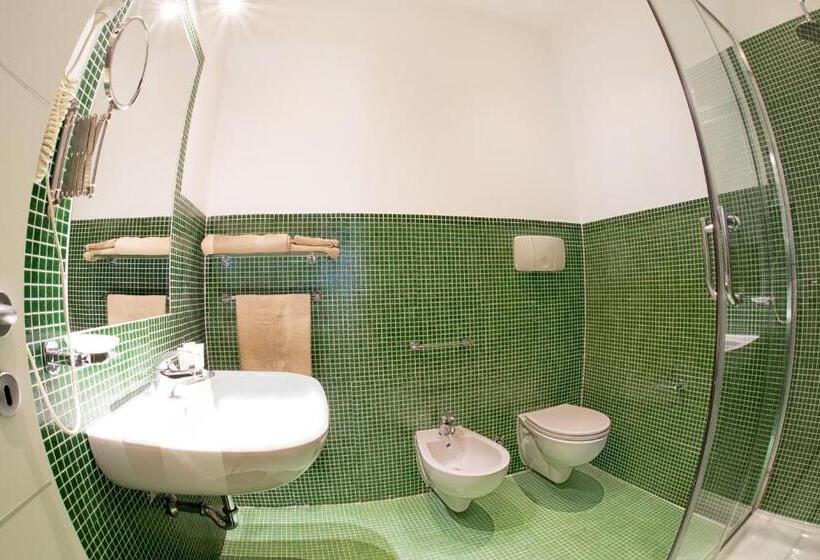 اتاق راحتی سه تخته, Relais La Pretura