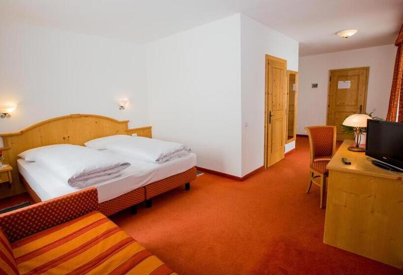 스탠다드 트리플 룸, Restaurant Schaurhof