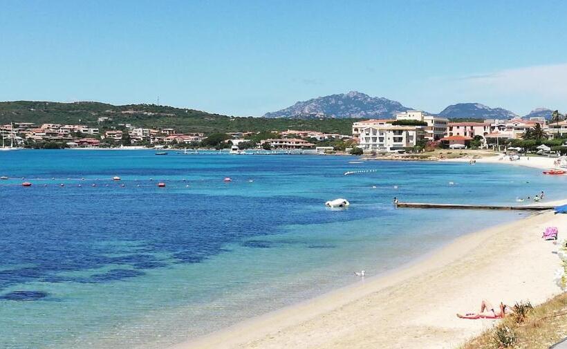 חדר סטנדרט לארבעה נוף לים, Tabby