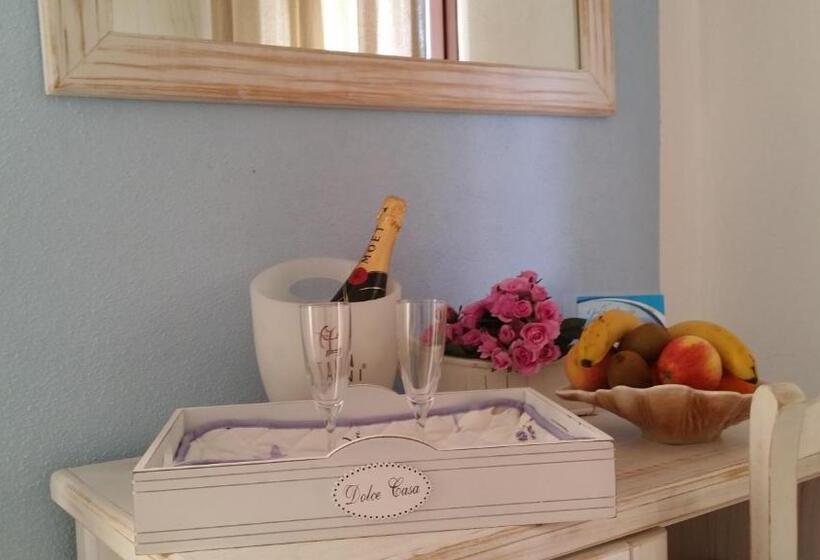 חדר סטנדרט לארבעה נוף לים, Tabby