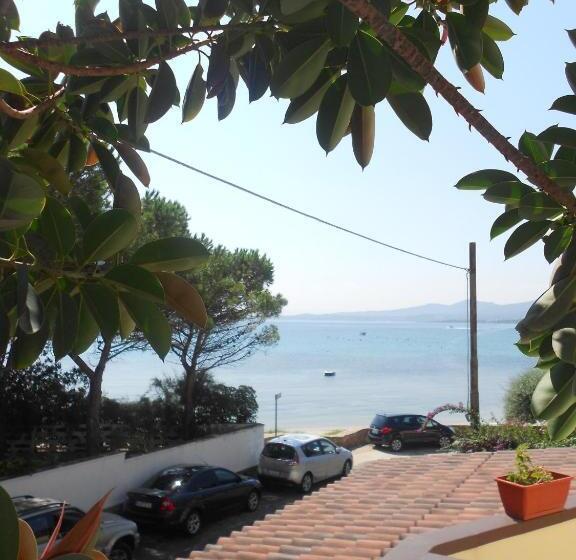 חדר סטנדרט לארבעה נוף לים, Tabby