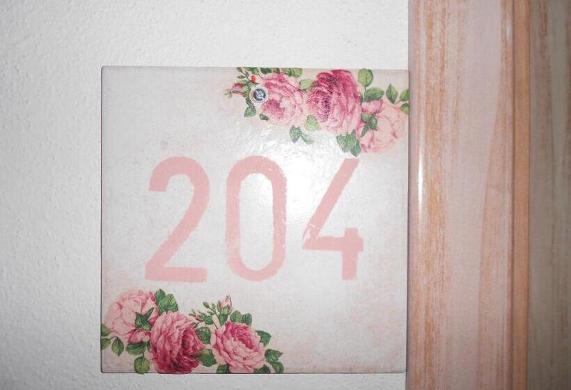 חדר סופריור נוף לים, Tabby