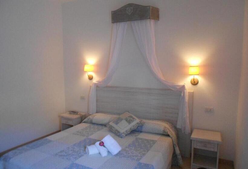 חדר קומפורט, Tabby