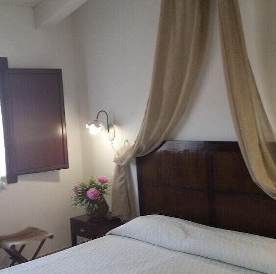 חדר קומפורט, Tabby