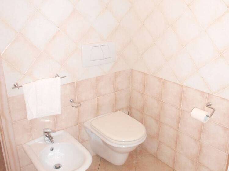 חדר קומפורט, Tabby