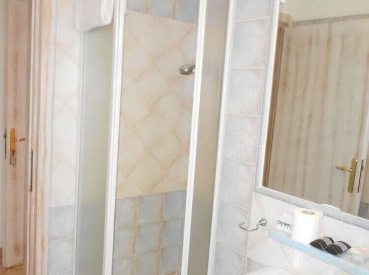 חדר קומפורט, Tabby