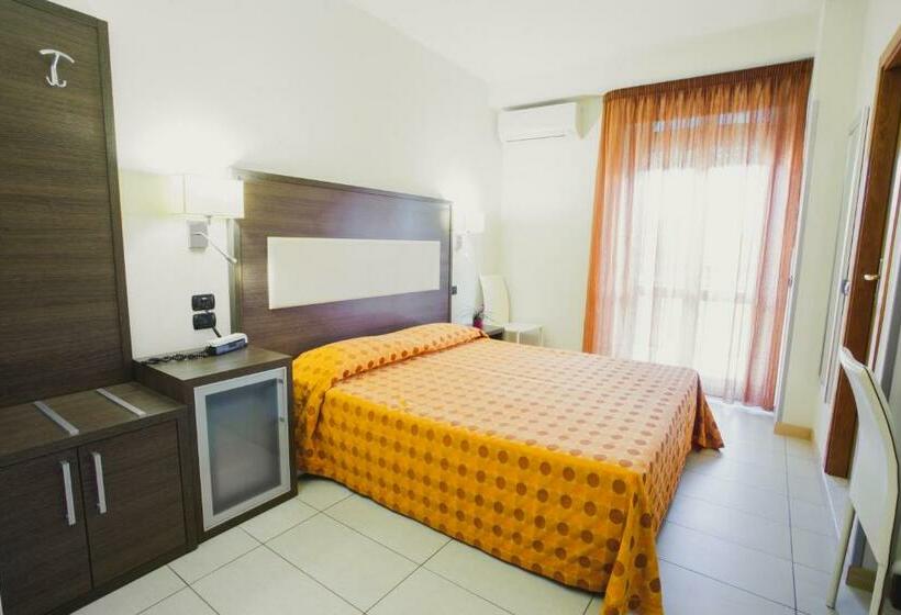 غرفة قياسية مزوَّدة بشُرفة, Taormina