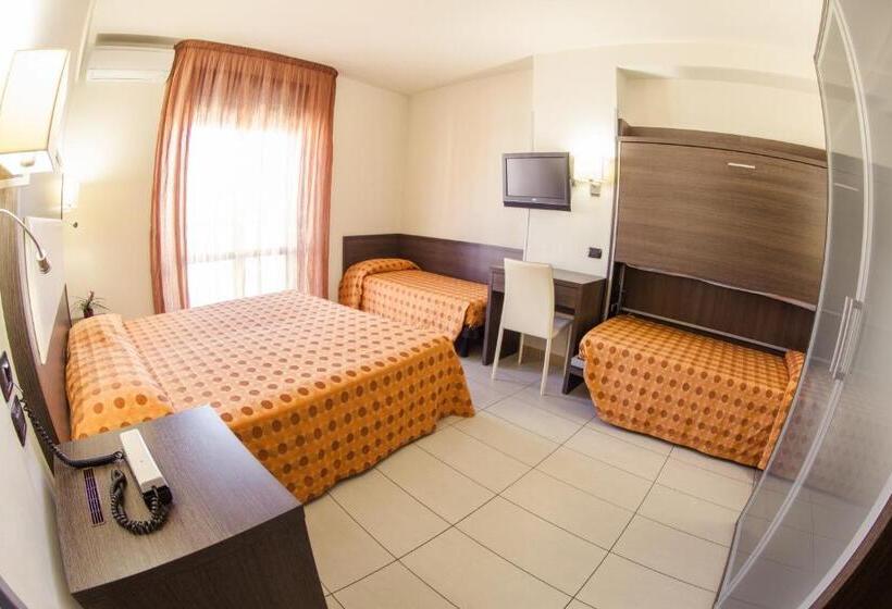 חדר לארבעה סטנדרטי עם מרפסת, Taormina