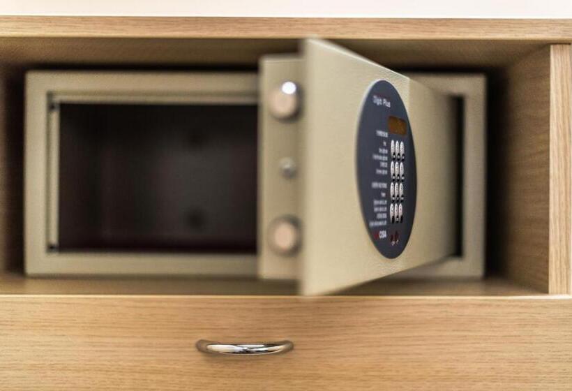 غرفة قياسية ثلاثية مزودة بشرفة, Taormina