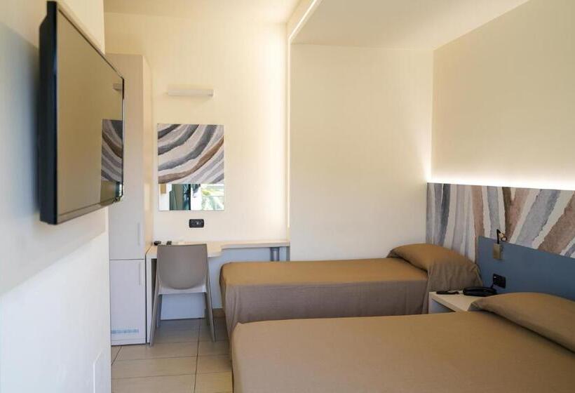 غرفة قياسية ثلاثية مزودة بشرفة, Taormina