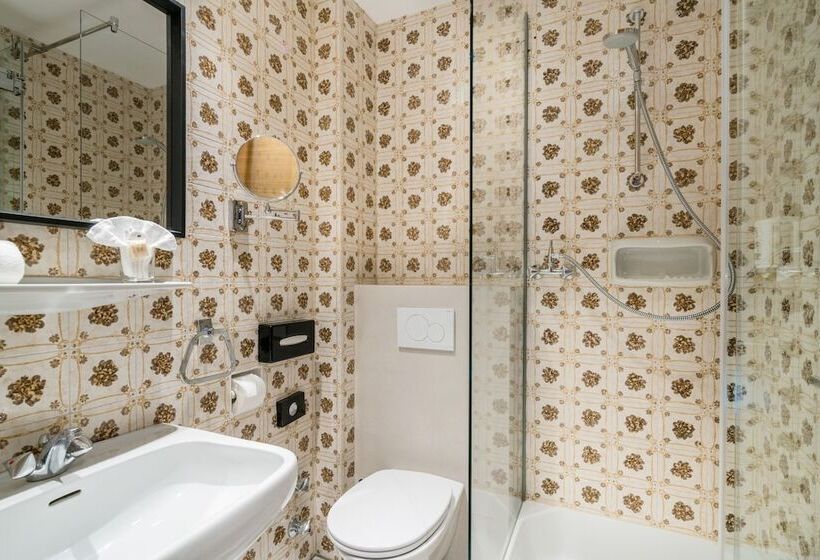 اتاق استاندارد با چشم‌انداز کوهستان, Nockresort