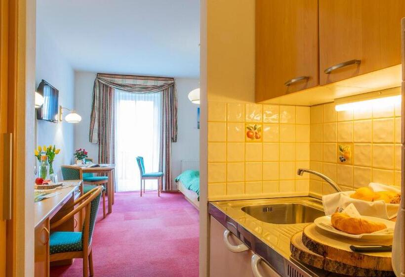 Семейные Апартаменты, Garni Weberhäusl