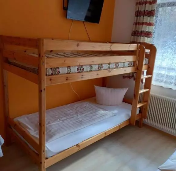 Standard Kolmen Hengen Huone, Gasthof Zum Pfandl