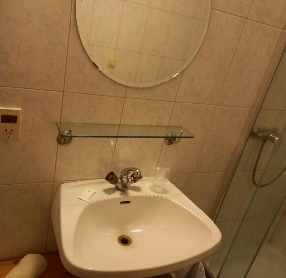 חדר סטנדרט לארבעה, Gasthof Zum Pfandl