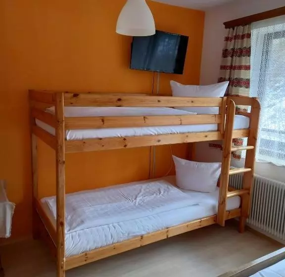 Standard Neljän Hengen Huone, Gasthof Zum Pfandl