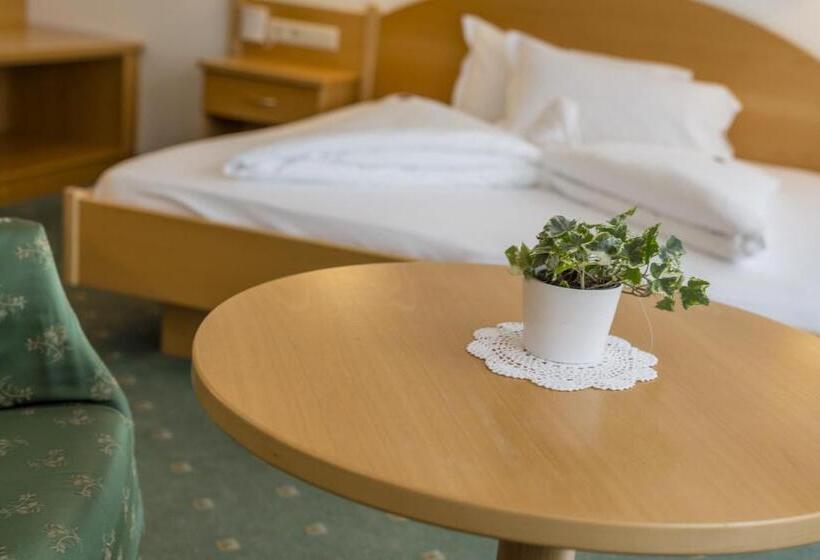 חדר קומפורט, Pension Prack