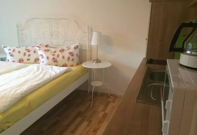 Standard-studio Puutarhanäkymä, Rauhbergerhof